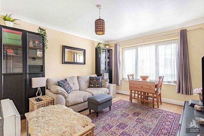 1 Bedroom Flat For Sale In Vine Place, Hounslow, TW3