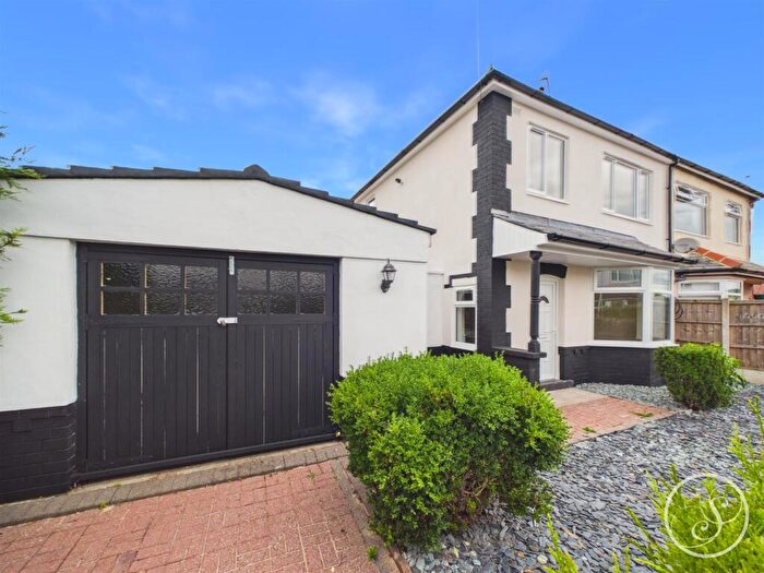 3 Bedroom Semi Detached House For Sale In Oak Crescent, Leeds, LS15