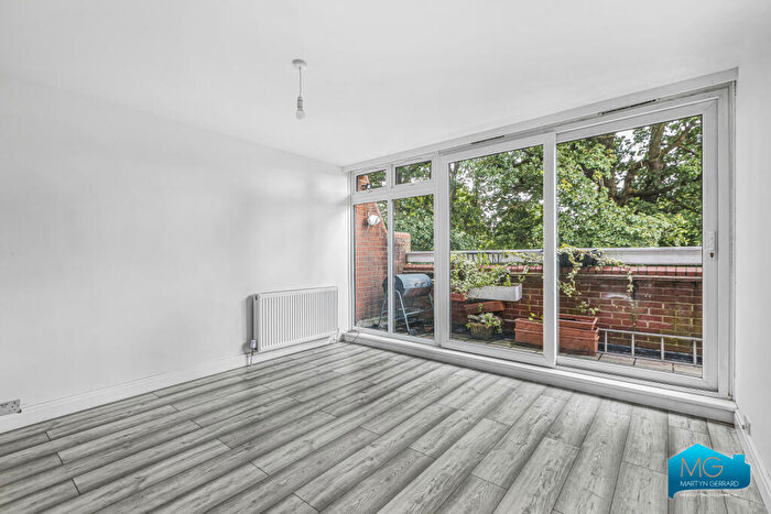 2 Bedroom Apartment To Rent In Finchley Park, North Finchley, London, N12