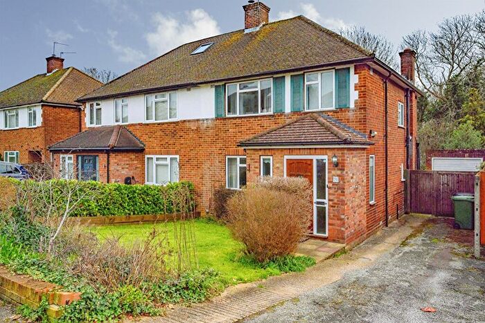 3 Bedroom Semi-Detached House For Sale In Skys Wood Road, St. Albans, AL4