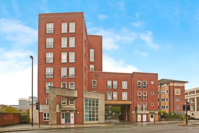 2 Bedroom Flat For Sale In Canute Road, Southampton, SO14