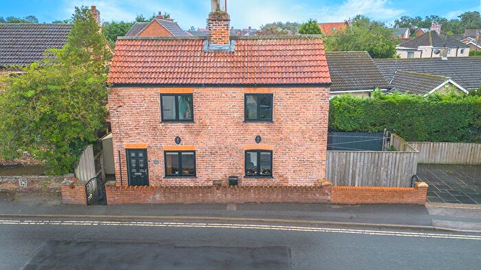 4 Bedroom Detached House For Sale In York Road, Barlby, North Yorkshire, YO8