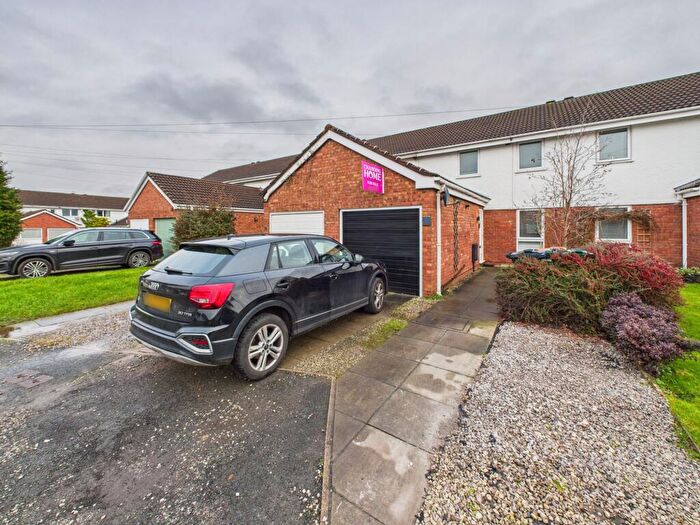 3 Bedroom Mews For Sale In Blackthorn Close, Huntington, CH3