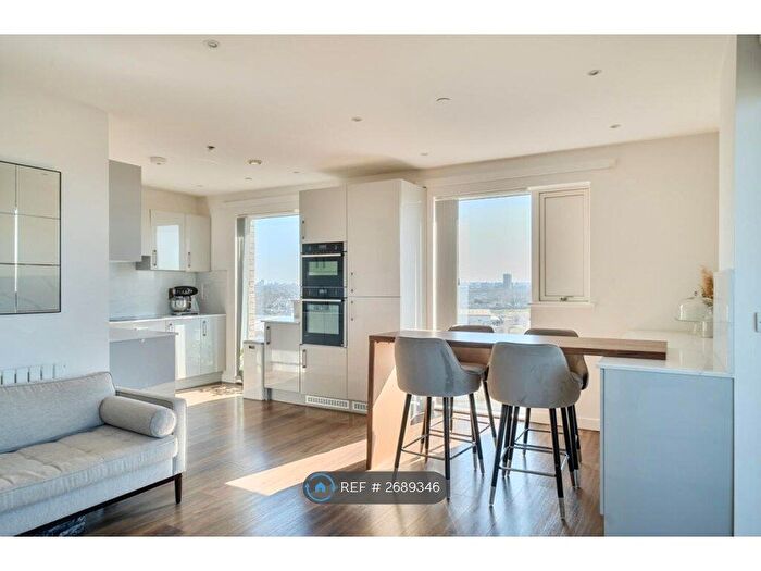 3 Bedroom Flat To Rent In Siskin Apartments, London, E10