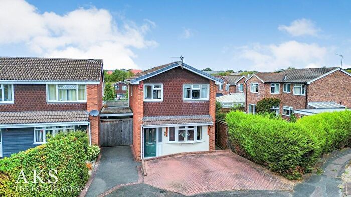 3 Bedroom Detached House For Sale In Tiverton Close, Mickleover, DE3