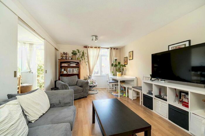 2 Bedroom Property To Rent In Garratt Lane, London, SW18