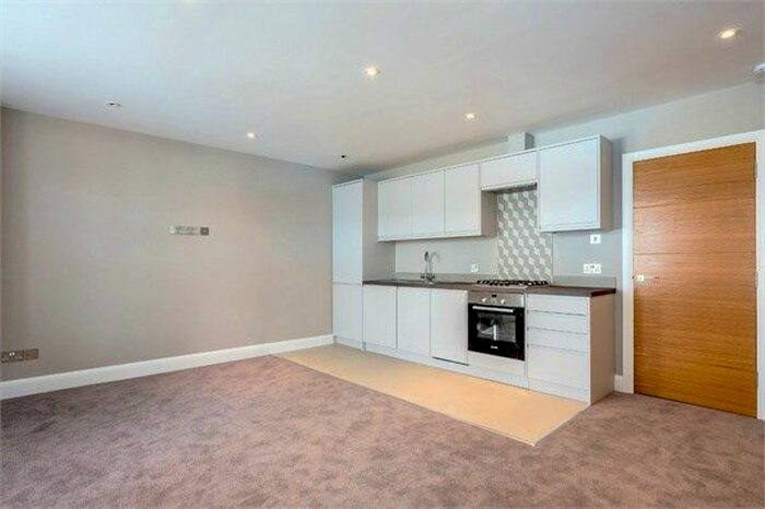 2 Bedroom Flat To Rent In Northfield Avenue, Ealing, London, W13