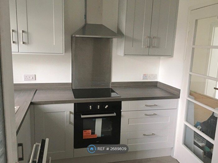 3 Bedroom Flat To Rent In Leigham Hall, London, SW16