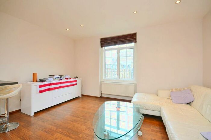 2 Bedroom Flat To Rent In Harrowby Street, Marylebone, London, W1H