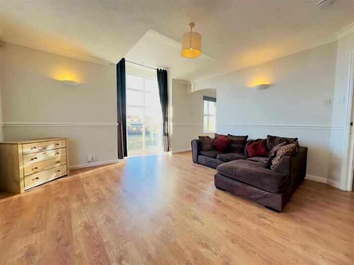 3 Bedroom Apartment To Rent In Linen Court, Salford, M3
