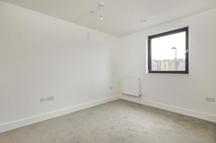 2 Bedroom Flat To Rent In Medway Street, Chatham, ME4