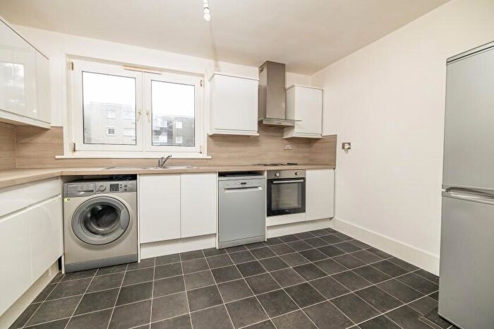 2 Bedroom Property To Rent In Craigie Drive, Dundee, DD4