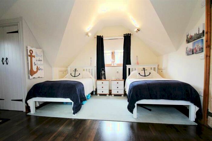 1 Bedroom Studio Flat To Rent In Playhatch, Henley-on-thames, Oxfordshire, RG4