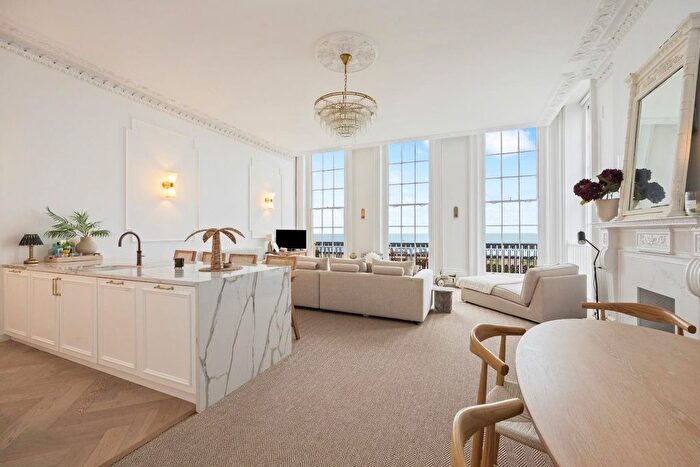 2 Bedroom Flat For Sale In Brunswick Terrace, Hove, BN3