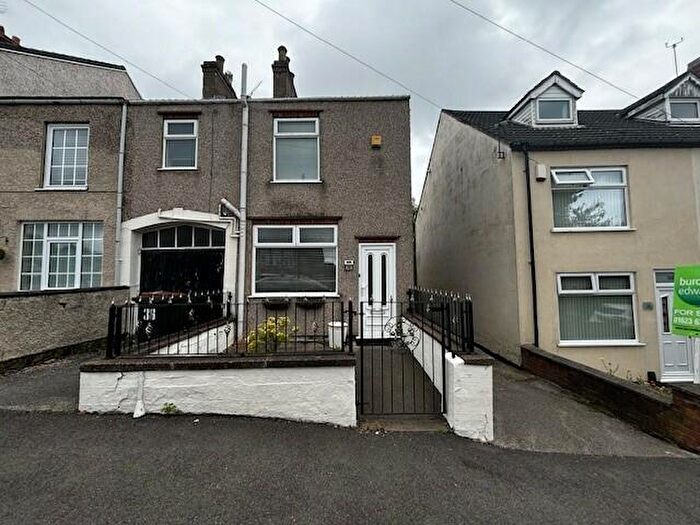 2 Bedroom End Of Terrace House To Rent In Common Road, Huthwaite, NG17