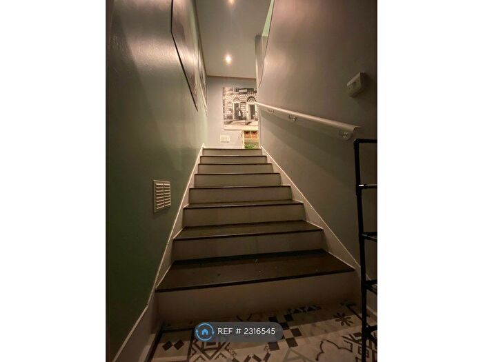 2 Bedroom Flat To Rent In Gorrie Street, Dunfermline, KY11