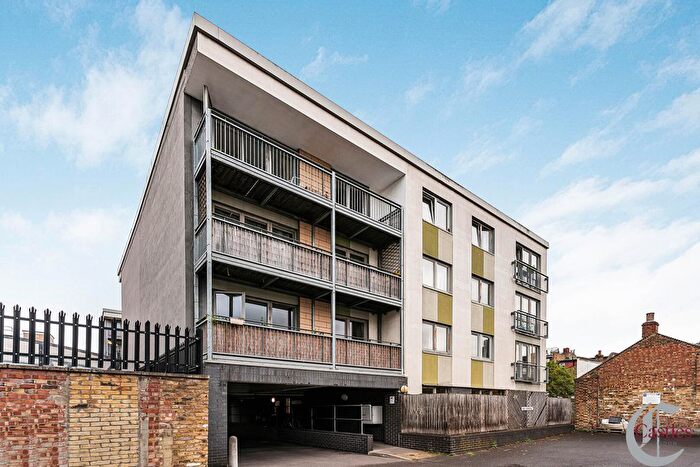 2 Bedroom Flat For Sale In Lower Clapton Road, Hackney, E5