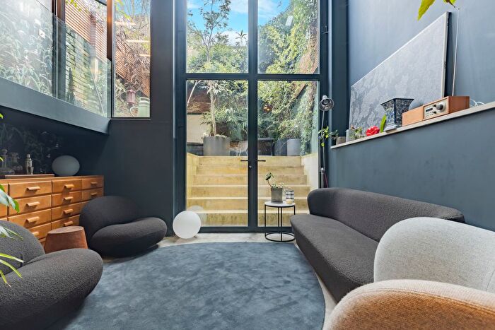 3 Bedroom Terraced House To Rent In Islington Park Street, Islington, N1