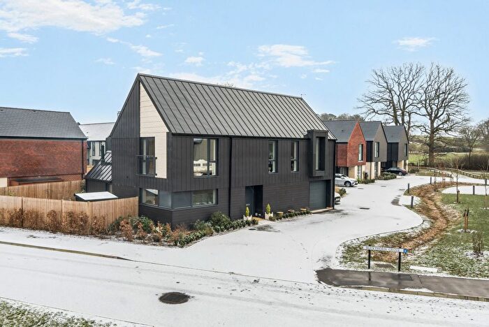 4 Bedroom Detached House For Sale In Buckthorn Grove, Cranleigh, GU6