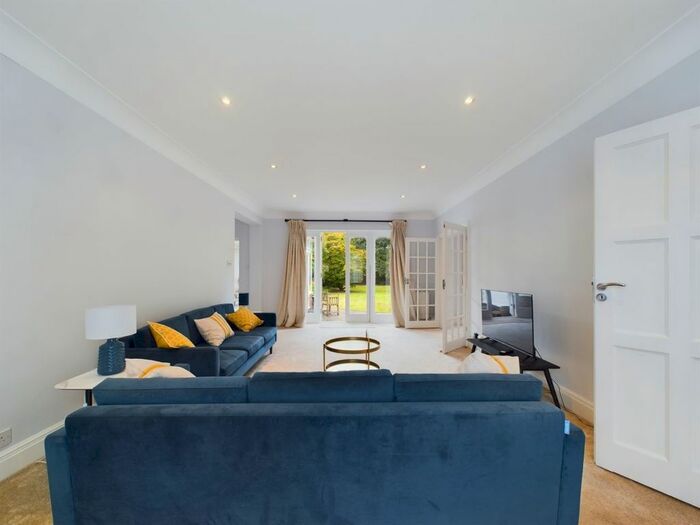 5 Bedroom Flat To Rent In Roedean Crescent, London, SW15