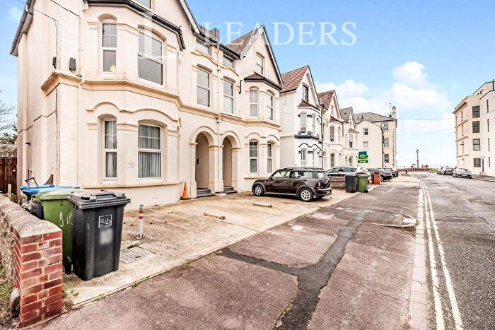 1 Bedroom Flat To Rent In Queens Road, Worthing, BN11