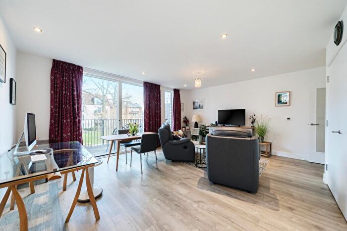 2 Bedroom Flat To Rent In Marwood Square London, N10