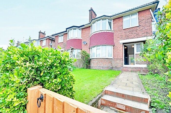 4 Bedroom Semi-Detached House To Rent In Friars Gardens, London, W3