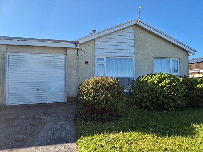 3 Bedroom Semi-Detached Bungalow For Sale In Golyg Y Gaer Salem, SA19