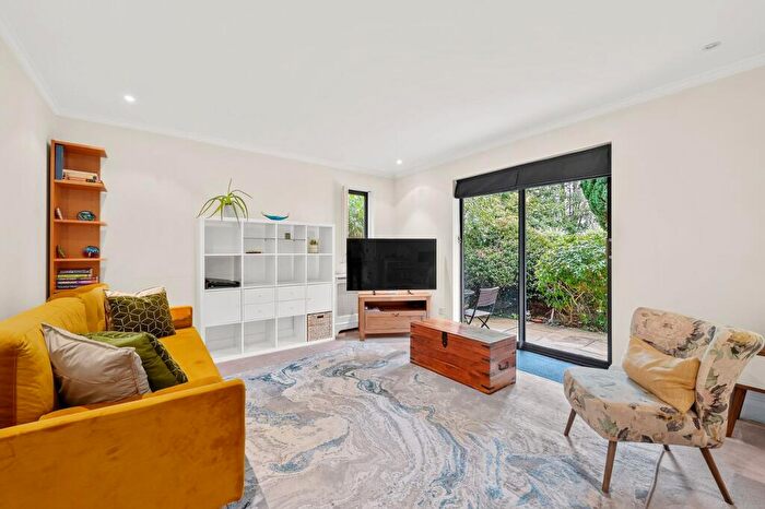 2 Bedroom Apartment For Sale In Woburn Hill, Addlestone, KT15