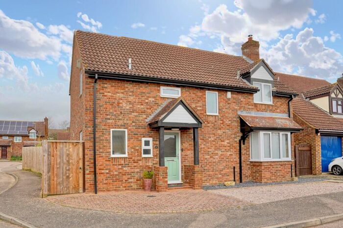4 Bedroom Detached House For Sale In Hunters Way, Kimbolton, Huntingdon, Cambridgeshire, PE28