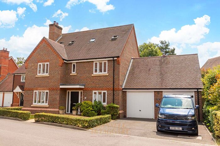 5 Bedroom Detached House For Sale In Thomas Waters Way, Horley, RH6