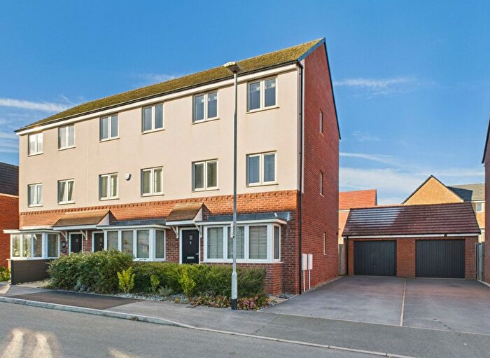 5 Bedroom Town House For Sale In Hopwood Road, Gedling, Nottingham, NG4