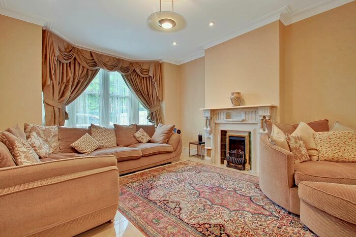 5 Bedroom Semi-Detached House To Rent In , London, W3