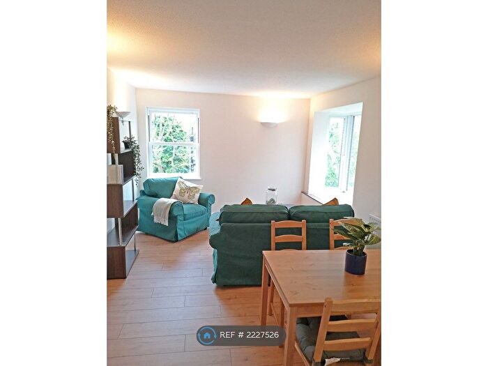 2 Bedroom Flat To Rent In Clapham Common South Side, London, SW4