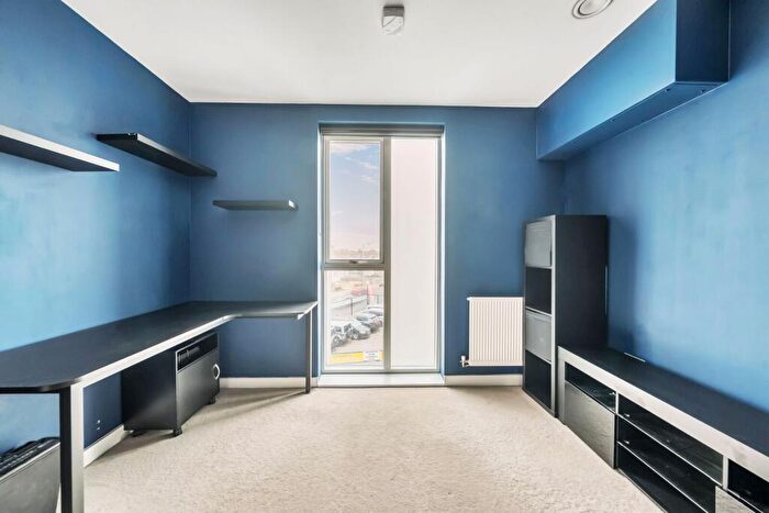 3 Bedroom Flat For Sale In Hampden Road, Kingston, Kingston Upon Thames, KT1
