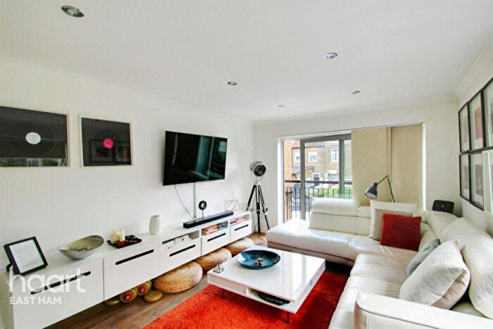 1 Bedroom Flat To Rent In Elderberry Way, London, E6