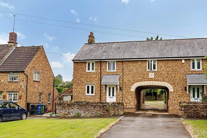 3 Bedroom End Of Terrace House For Sale In Chipping Warden, Northamptonshire, OX17