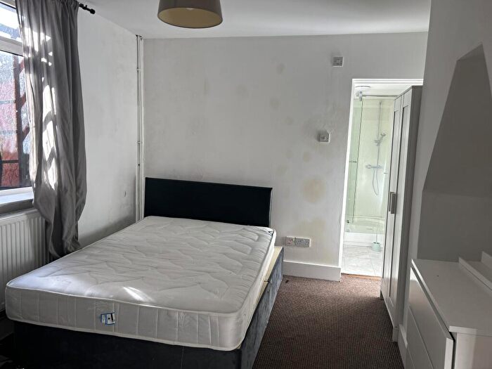 1 Bedroom House To Rent In Room Rathbone Road, L15