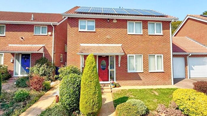 3 Bedroom Detached House For Sale In Lower Heyshott, Petersfield, Hampshire, GU31