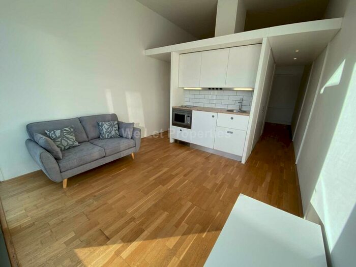 Apartment To Rent In Abito, Greengate, M3