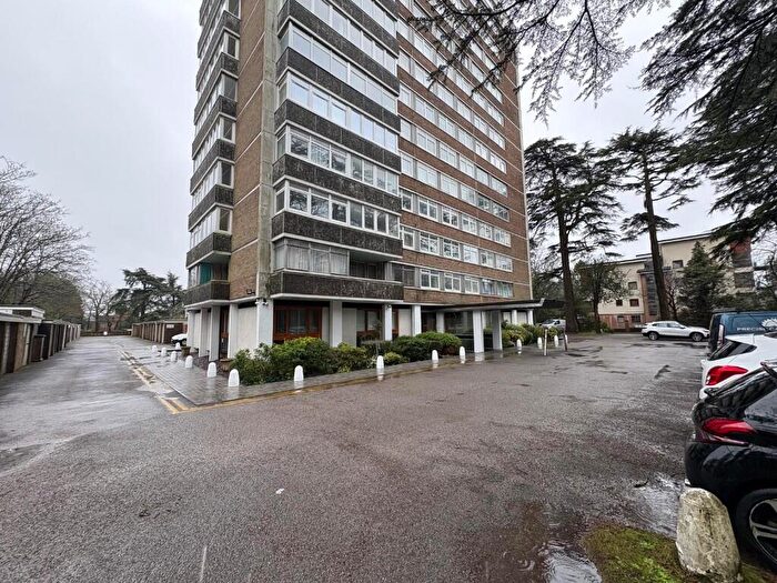 2 Bedroom Flat To Rent In Bassett Avenue, Southampton, Hampshire, SO16