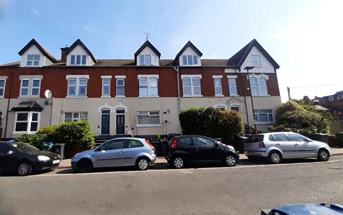 2 Bedroom Maisonette For Sale In Chestnut Road, Birmingham, West Midlands, B13