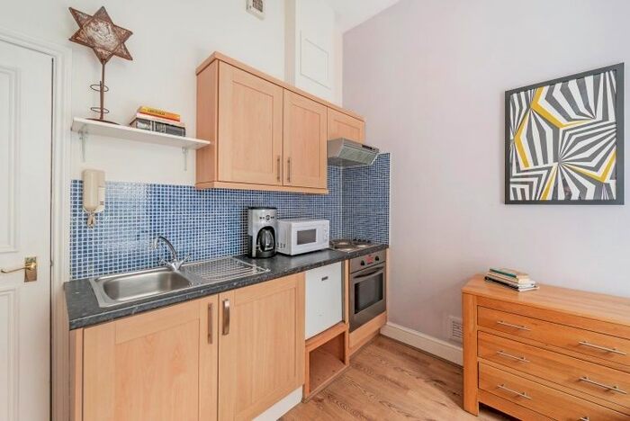 Studio To Rent In Collingham Place, London, SW5