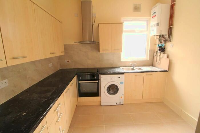 2 Bedroom Flat To Rent In Chingford Mount Road, London, E4