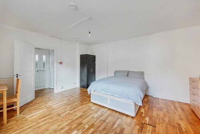 Studio To Rent In Windsor Road, London, W5