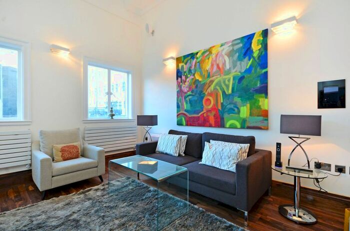 2 Bedroom Flat To Rent In Baker Street, Marylebone, London, NW1