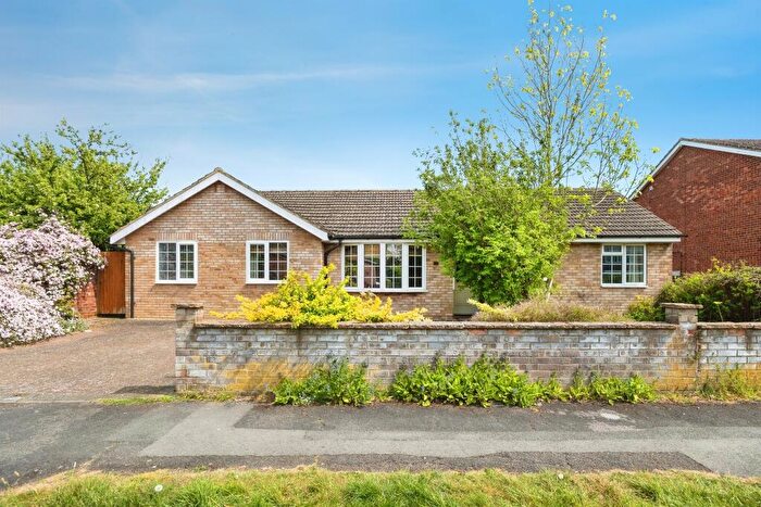 3 Bedroom Detached Bungalow For Sale In Badgers Way, Buckingham, MK18