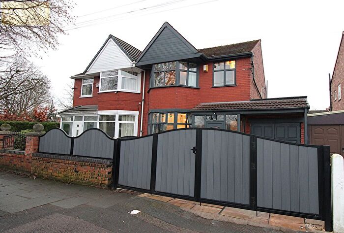 3 Bedroom Semi Detached House For Sale In Davyhulme Road, Urmston, Manchester, M41