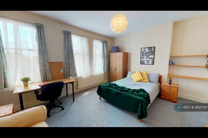 4 Bedroom Semi-Detached House To Rent In Clarendon Park Road, Leicester, LE2