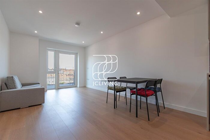 2 Bedroom Flat To Rent In Holland House, London, W6